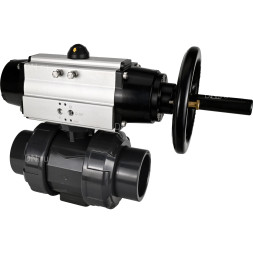 Кран шаровой BV4242E-FP-GRM-ISO Дн100 Ру10 полнопроходной, корпус - НПВХ, шар - НПВХ, уплотнение - EPDM, с пневмоприводом PA-DA-105-1 двойного действия со штурвалом